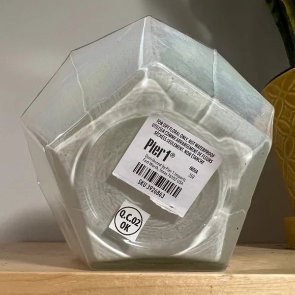 Pier 1 opalescent candle holder/vase - Picture 4 of 6